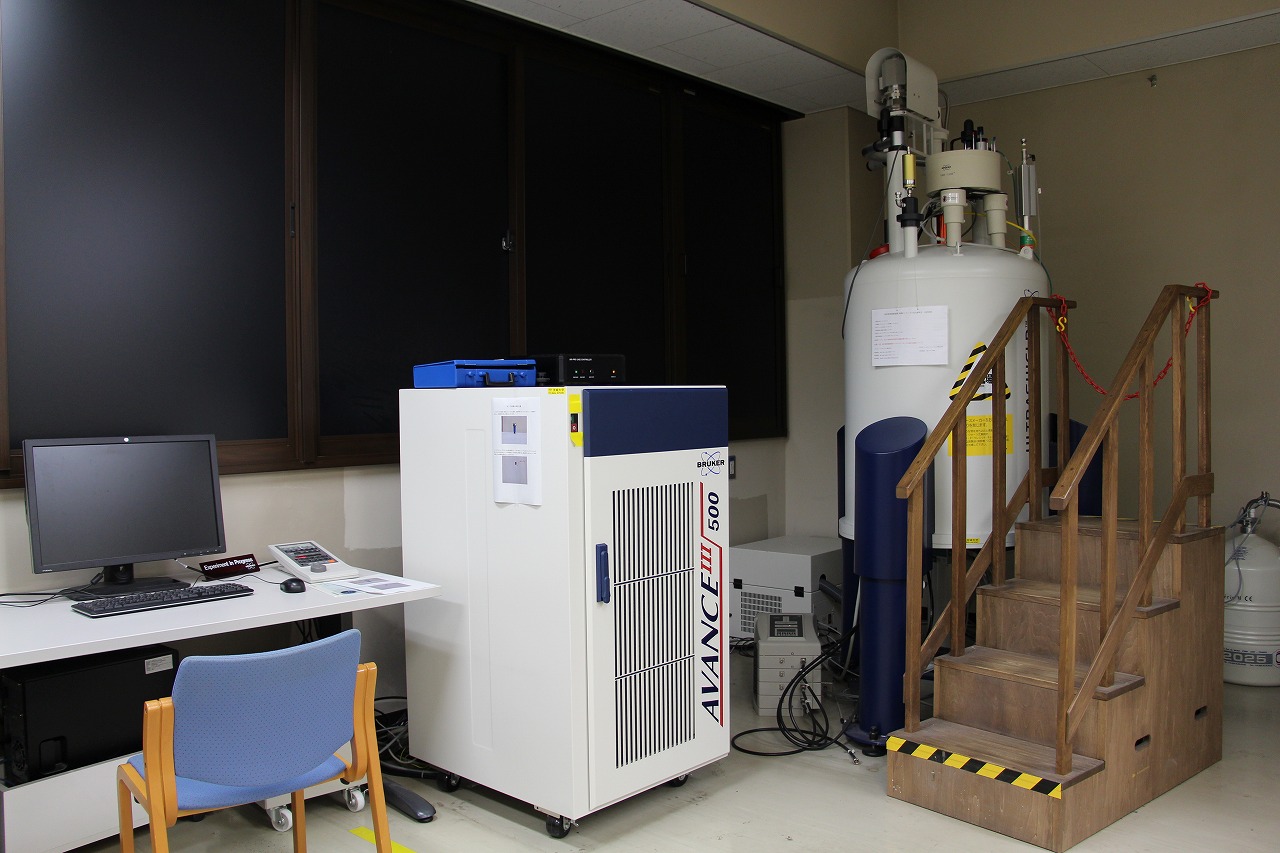 500MHz 核磁気共鳴装置